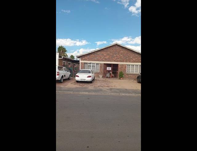 8 BEDROOM HOUSE FOR SALE IN KLEIN PARYS